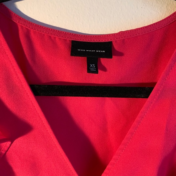 Who What Wear Flutter Sleeve V-Neck Midi Dress - Picture 3 of 5